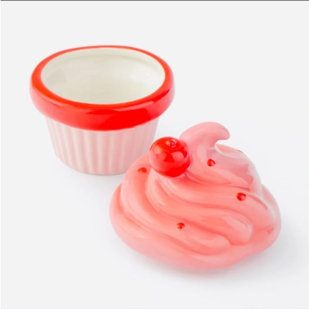 Target Bullseye Playground Valentine’s Day Ceramic Pink Cupcake Trinket Box